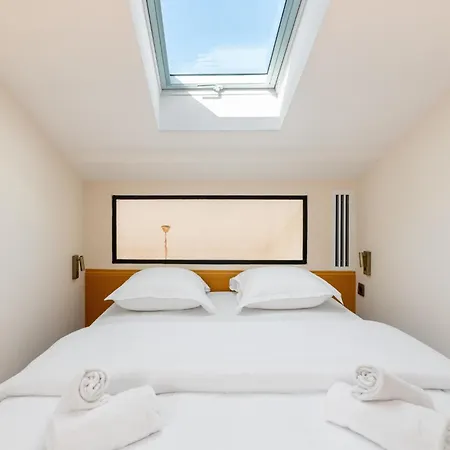 Chic Duplex For 4 In Vibrant Bastille Париж
