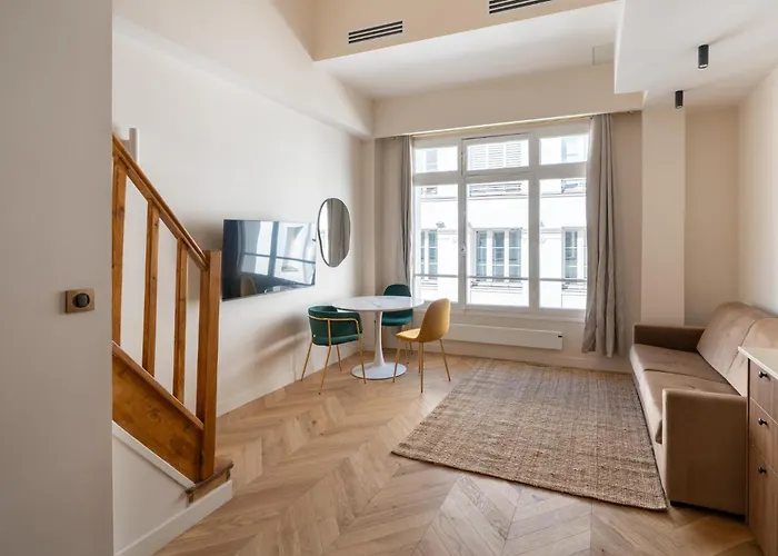 Chic Duplex For 4 In Vibrant Bastille