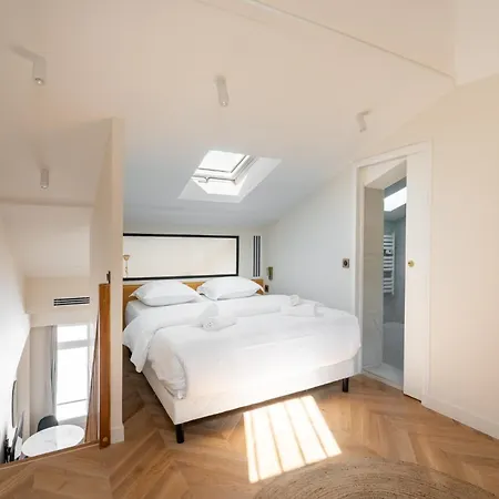 Chic Duplex For 4 In Vibrant Bastille Paris